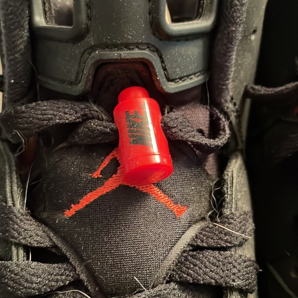 Air Jordan six retro GS. Youth size 7 - Picture 2 of 7